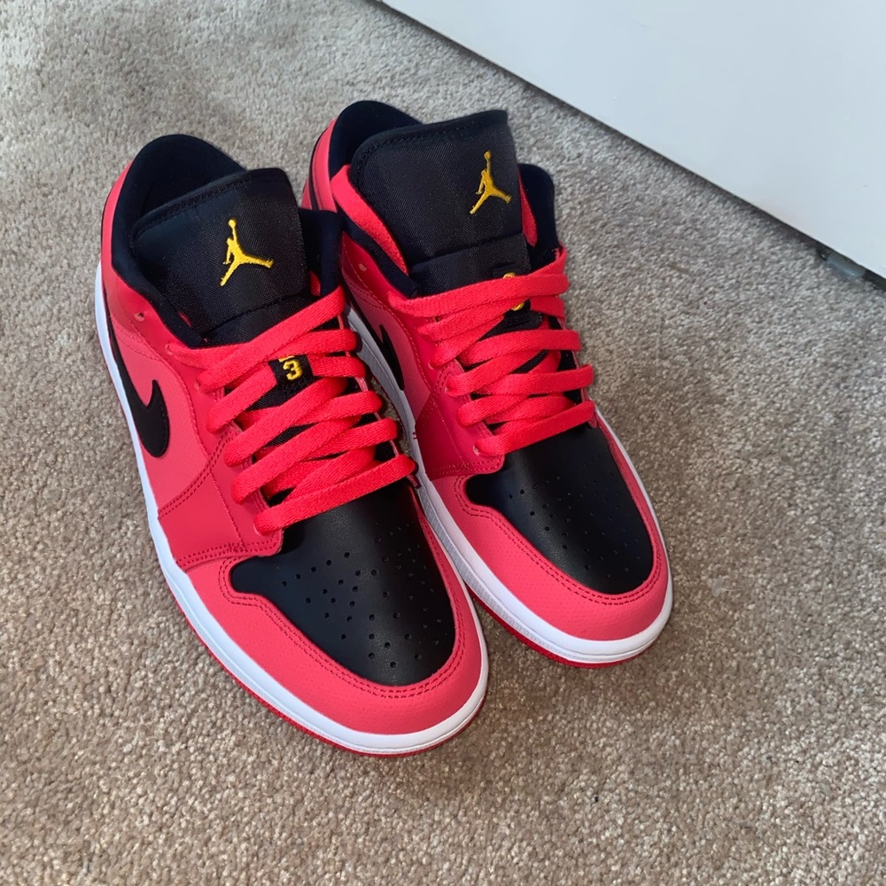 New Jordan retro 1 low size 7Y